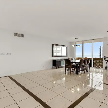 Image 2 - Mimosa, 4747 Collins Avenue, Miami Beach, FL 33140, USA - Condo for rent