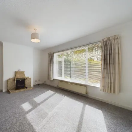 Image 2 - 38 Merlin Way, Leckhampton, GL53 0LU, United Kingdom - House for rent