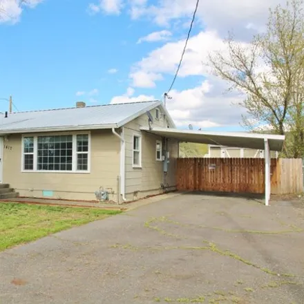 Buy this 3 bed house on 1471 Hope Street in Altamont, OR 97603