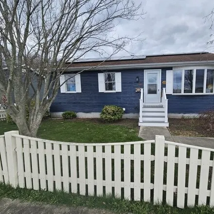 Image 2 - 570 Maxfield Street, Westview Park, New Bedford, MA 02740, USA - House for sale