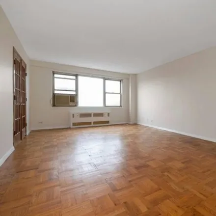 Image 5 - 3530 Henry Hudson Parkway East, New York, NY 10463, USA - Apartment for sale