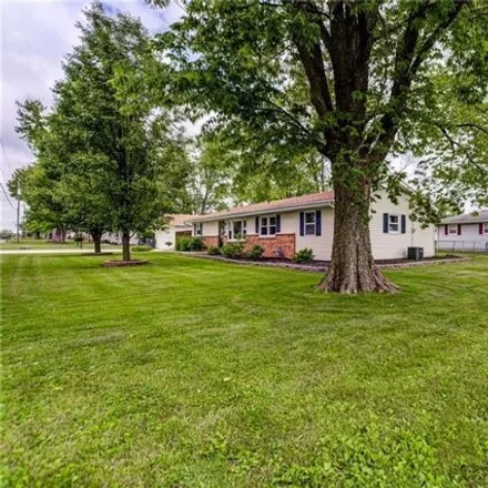 Image 3 - 810 Mintler Drive, Mount Zion, Macon County, IL 62549, USA - House for sale