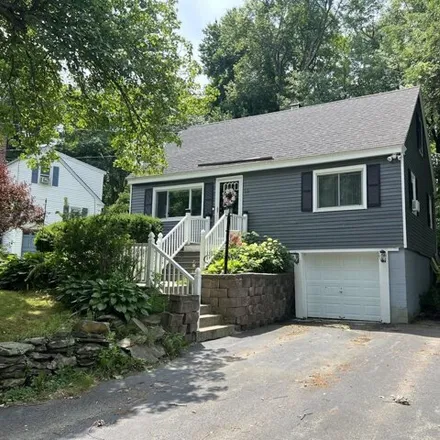 Image 2 - 14 Coburn Ave, Pelham, New Hampshire, 03076 - House for sale