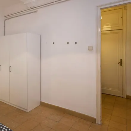 Rent this 6 bed room on Avinguda de la República Argentina in 45, 08023 Barcelona