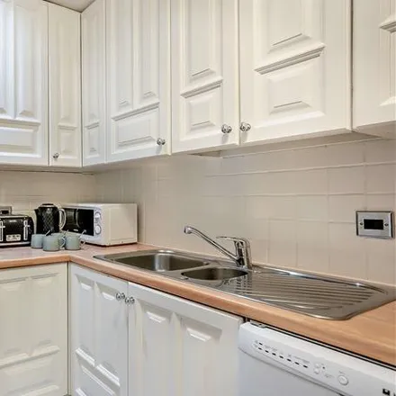 Image 5 - 91 Lexham Gardens, London, W8 6QH, United Kingdom - Apartment for rent