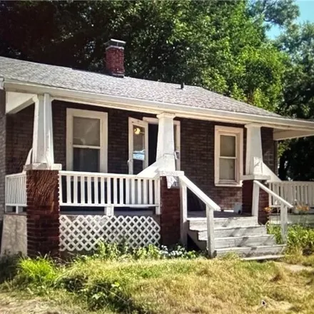 Buy this 2 bed house on 1508 E Hickory St in Decatur, Illinois