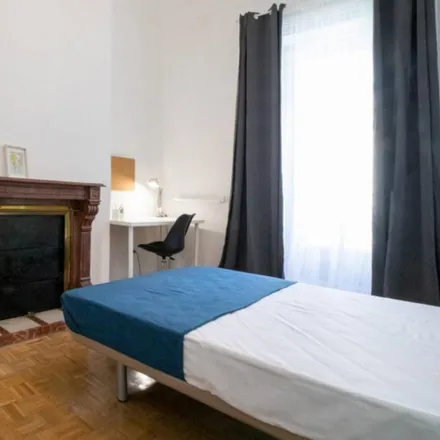 Rent this 11 bed room on Calle de Fuencarral in 36, 28004 Madrid