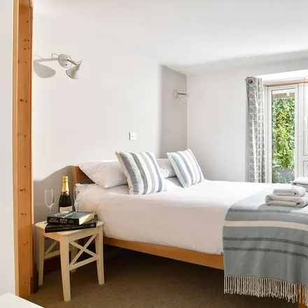 Rent this 3 bed apartment on Brixham in TQ5 9TX, United Kingdom