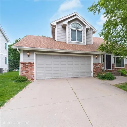 Buy this 3 bed house on 7107 Deerview Drive in Urbandale, IA 50322