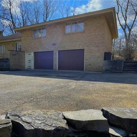 Image 6 - 904 Parkway East, City of Utica, NY 13501, USA - House for sale