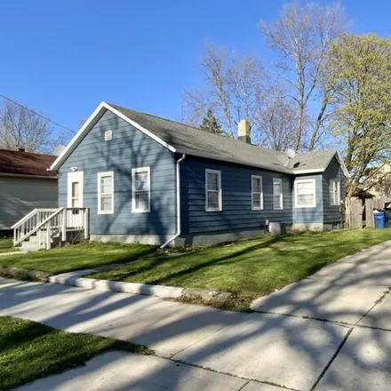 Buy this 2 bed house on 1645 Saint Clair Street in Racine, WI 53402