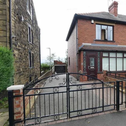 Rent this 2 bed townhouse on Elmfield Road in Tingley, LS27 0EY