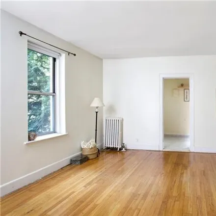 Image 5 - 472 Gramatan Avenue, Fleetwood, City of Mount Vernon, NY 10552, USA - Apartment for sale