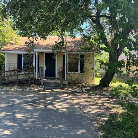 Buy this studio house on 1015 Fairview Avenue in College Station, TX 77840