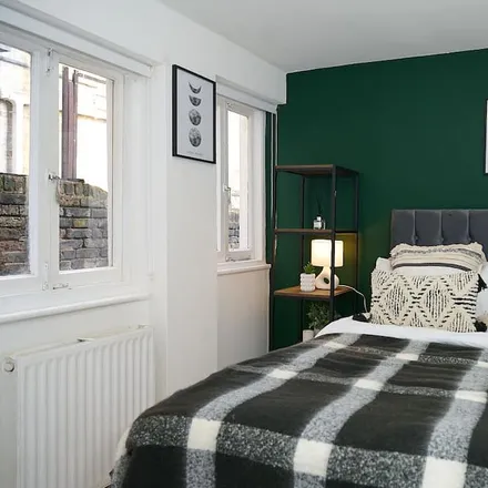 Rent this 3 bed apartment on Queen's Park in W9 3DB, United Kingdom