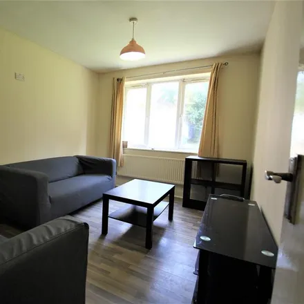 Rent this 3 bed apartment on 18 Back Providence Avenue in Leeds, LS6 2FN
