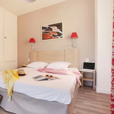 Rent this 1 bed condo on 30220 Aigues-Mortes