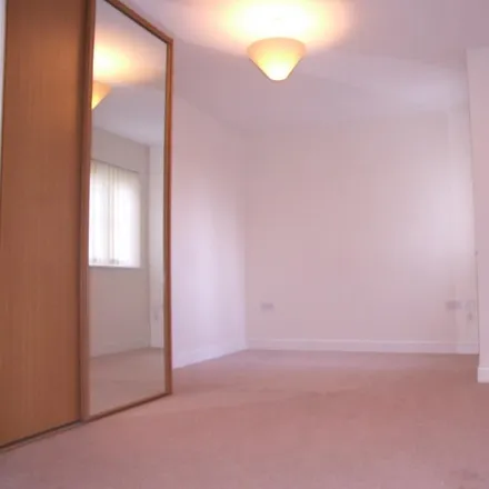 Image 4 - Goldsworth Road, Horsell, GU21 6LF, United Kingdom - Apartment for rent