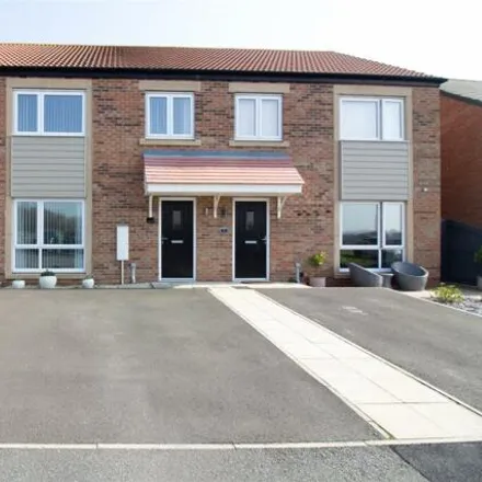 Rent this 3 bed townhouse on Quarry Close in Wallsend, NE28 9GE