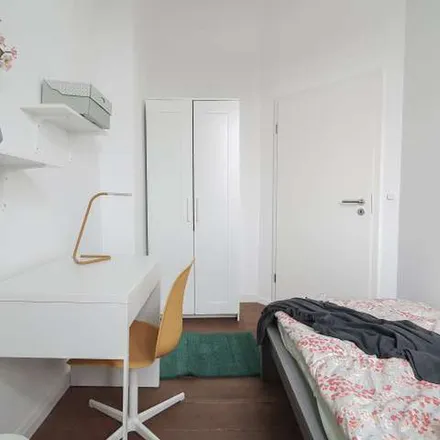 Rent this 8 bed apartment on Weimarische Straße 11 in 10715 Berlin, Germany