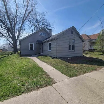 Buy this 2 bed house on 642 West Hanssler Place in Peoria, IL 61604