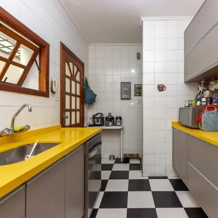 Buy this 3 bed house on Rua das Rosas 688 in Mirandópolis, São Paulo - SP