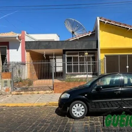 Rent this 3 bed house on Rua Eduardo Martins in Vila Cruzeiro, Itararé - SP