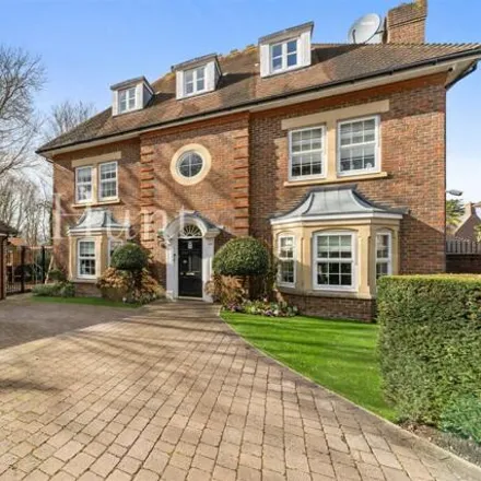 Buy this 5 bed house on The Manor in Regents Drive, London