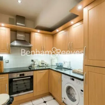 Rent this 2 bed apartment on Foxtons in Holly Hill, London