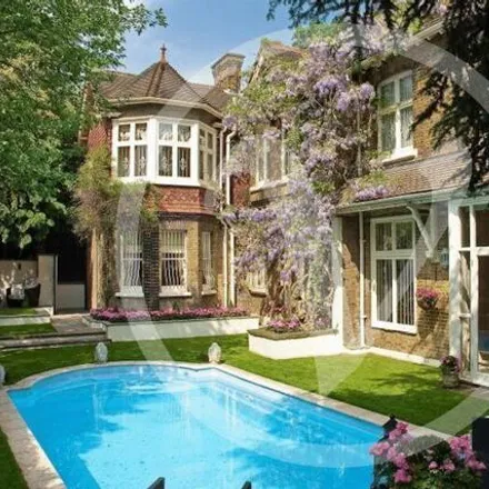 Rent this 8 bed house on 71 Frognal in London, NW3 6XD