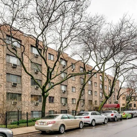 Rent this 1 bed condo on 611 West Patterson Avenue in Chicago, IL 60613