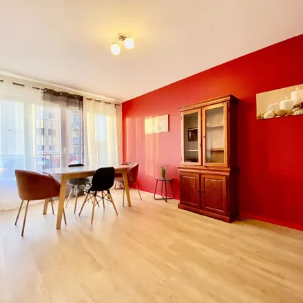 Image 9 - Rue Charles Corbeau, 27000 Évreux, France - Apartment for rent