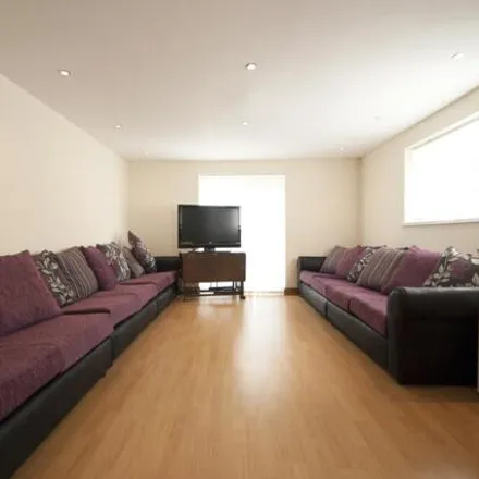 Rent this 9 bed house on 20 Harriet Street in Cardiff, CF24 4BU