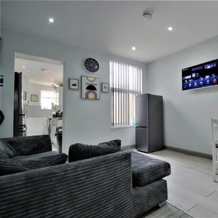 Rent this 5 bed townhouse on 104 Hollis Road in Coventry, CV3 1AT