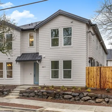 Buy this 12 bed house on 6621 North Fessenden Street in Portland, OR 97203