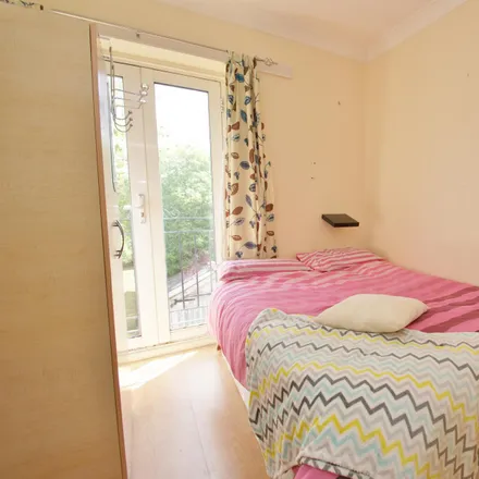 Rent this 6 bed room on Bowes Road in London, W3 7AD
