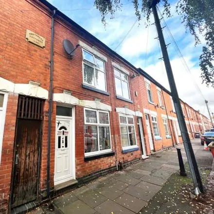 Buy this 3 bed townhouse on Avenue Road Extension in Leicester, LE2 6EG