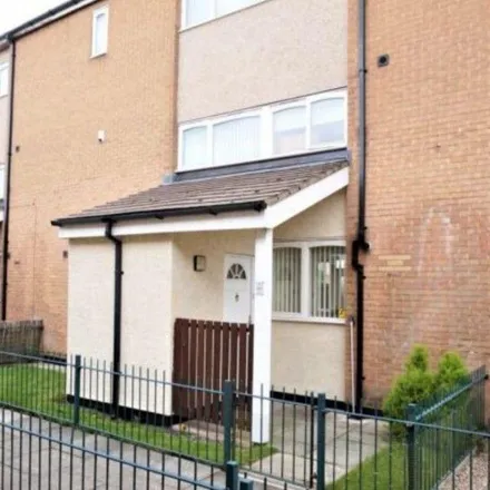 Rent this 5 bed townhouse on Stirling Way in Thornaby-on-Tees, TS17 9NG