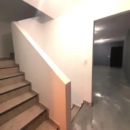 Rent this 2 bed house on Rua Doutor Emílio Winther in Centro, Taubaté - SP