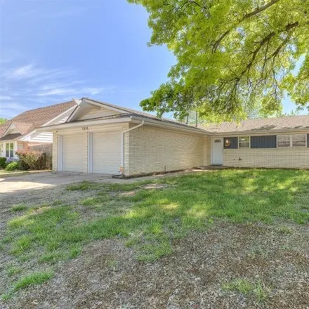 Image 4 - 3986 North Bella Vista Drive, Midwest City, OK 73110, USA - House for sale