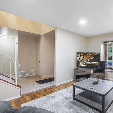 Rent this studio house on Naperville