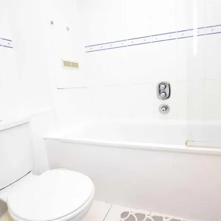 Image 3 - 1033 Finchley Road, London, NW11 7TS, United Kingdom - Apartment for rent