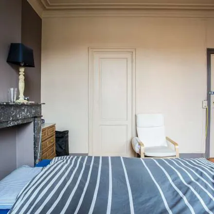 Rent this 6 bed apartment on Rue Louis Hap - Louis Hapstraat 223 in 1040 Etterbeek, Belgium