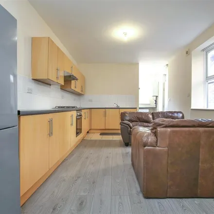 Image 5 - 65, 65A Brighton Grove, Newcastle upon Tyne, NE4 5NT, United Kingdom - Apartment for rent