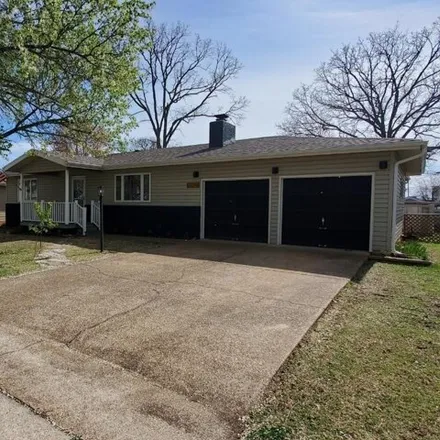 Buy this 4 bed house on 1714 Neihardt Avenue in Branson, MO 65616