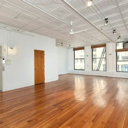 Rent this studio apartment on Singer Building in Broadway, New York