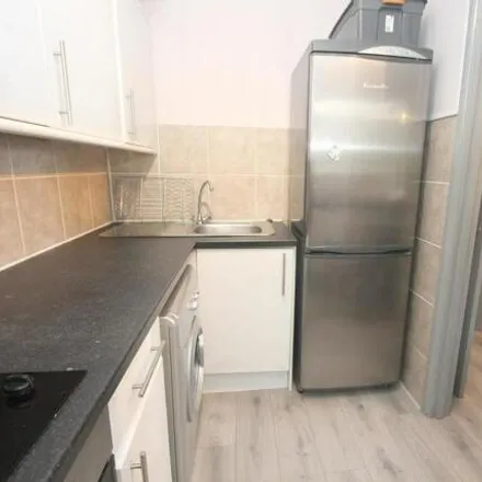 Image 4 - 1-3 Benhill Wood Road, London, SM1 3SQ, United Kingdom - Apartment for rent