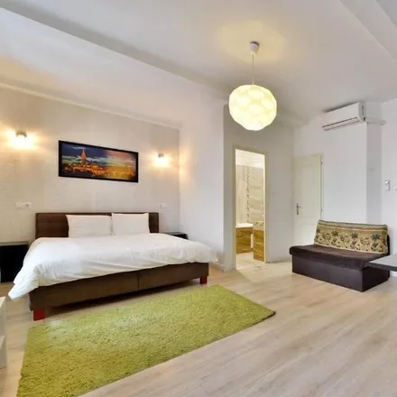 Rent this 1 bed apartment on Városmajor - Nyúl utca in Budapest, Szilágyi Erzsébet fasor