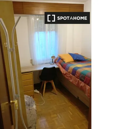 Rent this 2 bed room on Madrid in Calle de Antoniorrobles, 4