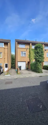 Rent this 3 bed townhouse on Shackleton Place in Milton Keynes, MK6 2TL